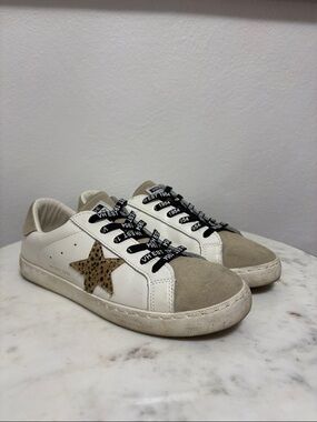 Vintage White Sneakers with Tan Suede Toe and Leopard Star